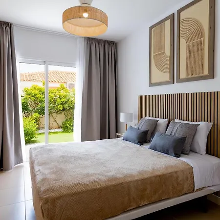 With A Private Swimming Pool * Кальяо-Сальвахе